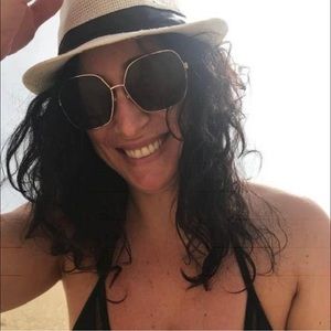 Meet your Posher, Ana